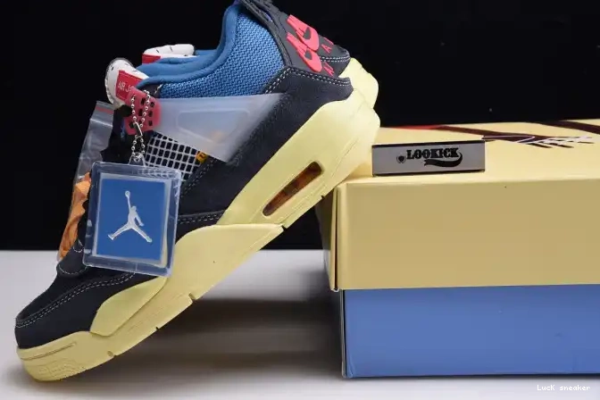 Rep LUCY UNION JORDAN 4 AIR OFF RETRO NOIR DC9533-001 0407